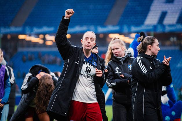 Google Pixel Frauen Bundesliga Hamburger SV vs SV Werder Bremen, 21 02 2026 Victoria Schulz Hamburger SV, 19 clenches her fist after the match Football, Google Pixel Frauen Bundesliga, 19 Matchday Hamburger SV vs SV Werder Bremen on 21 02 2026 at Volksparkstadion, Hamburg DFB REGULATIONS PROHIBIT ANY USE OF PHOTOGRAPHS AS IMAGE SEQUENCES AND OR QUASI VIDEO Copyright: xBEAUTIFULxSPORTS Tonhäuserx
