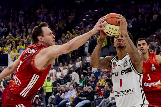 German Basketball BBL Cup, FC Bayern Munich Basketball vs BMA365 Bamberg BASKETS, Munich FC Bayern Basketball, Bamberg Baskets MBA365, 2026 02 21 in Munich SAP Garden DEMONIA Demarcus BMA365 Bamberg BASKETS Power Forward PF Nr8 BAM8 , KRATZER Leon FC Bayern Basketball Center C Nr8 FCBB8 sportworld Munich SAP Garden Bayern Germany