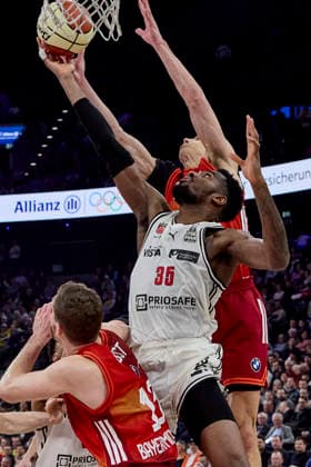German Basketball BBL Cup, FC Bayern Munich Basketball vs BMA365 Bamberg BASKETS, Munich FC Bayern Basketball, Bamberg Baskets MBA365, 2026 02 21 in Munich SAP Garden ONU Ejiofor BMA365 Bamberg BASKETS Center C Nr35 BAM35 , LUCIC Vladimir FC Bayern Basketball Small Forward SF Nr11 FCBB11 , JOVIC Stefan FC Bayern Basketball Point Guard PG Nr16 FCBB16 sportworld Munich SAP Garden Bayern Germany