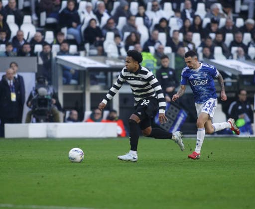 Weston McKennie of Juventus FC and Lucas Da Cunha of Como 1907 during the Italian Serie A, 2025 2026 season, football match between Juventus FC and Como 1907 on 21 February 2026 at Allianz Stadium, Turin, Italy. Photo Nderim Kaceli  Copyright: xNderimxKaceli IPAxSportx xipa-agency.netx xx IPA_71822924 IPA_Agency_IPA71822924
