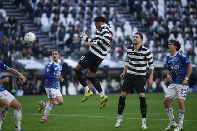 Lloyd Kelly of Juventus FC during the Italian Serie A, 2025 2026 season, football match between Juventus FC and Como 1907 on 21 February 2026 at Allianz Stadium, Turin, Italy. Photo Nderim Kaceli  Copyright: xNderimxKaceli IPAxSportx xipa-agency.netx xx IPA_71822957 IPA_Agency_IPA71822957