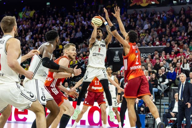 GER, BMW Top Four, Basketball BBL Pokal, semi-final, FC Bayern München Basketball BMA365 Bamberg Baskets 21 02 2026, SAP Garden, Munich, GER, BMW Top Four, Basketball BBL Pokal, semi-final, FC Bayern München Basketball BMA365 Bamberg Baskets Ibi Watson BMA365 Bamberg Baskets, 2 Photo Alexander Trienitz Munich SAP Garden Bayern Germany