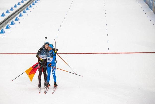 MILANO CORTINA 2026 - OLYMPISCHE WINTERSPIELE - ANTERSELVA - BIATHLON - 12,5KM MASSENSTART FRAUEN ** NUR FÜR REDAKTIONELLE ZWECKE ** EDITORIAL USE ONLY **<p>21 02 2026-Anterselva: Olympische Winterspiele Milano Cortina 2026 Biathlon Anterselva Biathlon Arena - Antholz Event: 12,5km Massenstart Frauen im Foto: Franziska Preuss 13 (GER) und Dorothea Wierer 12 (ITA), rechts, gehen zum Abschluss der Karriere auf eine gemeinsame Ehrenrunde. ( Italien Venetien Antholz Copyright: SaschaxFromm *** MILANO CORTINA 2026 OLYMPIC WINTER GAMES ANTERSELVA BIATHLON 12.5KM MASS START WOMEN FOR EDITORIAL PURPOSES ONLY EDITORIAL USE ONLY p 21 02 2026 Anterselva Olympic Winter Games Milano Cortina 2026 Biathlon Anterselva Biathlon Arena Antholz Event 12,5km mass start women in the photo Franziska Preuss 13 GER and Dorothea Wierer 12 ITA , right, go on a joint lap of honor at the end of their careers Italy Veneto Anterselva Copyright SaschaxFromm Copyright: SaschaxFromm doc84oa8q26y6w1d9afrbv1 ,EDITORIAL USE ONLY