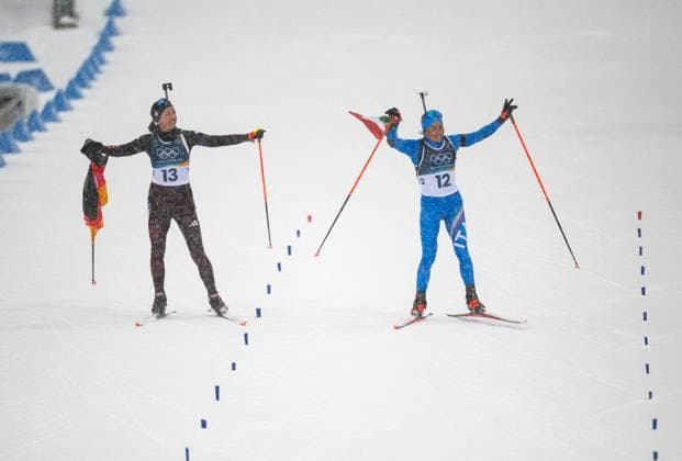 MILANO CORTINA 2026 - OLYMPISCHE WINTERSPIELE - ANTERSELVA - BIATHLON - 12,5KM MASSENSTART FRAUEN ** NUR FÜR REDAKTIONELLE ZWECKE ** EDITORIAL USE ONLY **<p>21 02 2026-Anterselva: Olympische Winterspiele Milano Cortina 2026 Biathlon Anterselva Biathlon Arena - Antholz Event: 12,5km Massenstart Frauen im Foto: Franziska Preuss 13 (GER) und Dorothea Wierer 12 (ITA), rechts, gehen zum Abschluss der Karriere auf eine gemeinsame Ehrenrunde. ( Italien Venetien Antholz Copyright: SaschaxFromm *** MILANO CORTINA 2026 OLYMPIC WINTER GAMES ANTERSELVA BIATHLON 12.5KM MASS START WOMEN FOR EDITORIAL PURPOSES ONLY EDITORIAL USE ONLY p 21 02 2026 Anterselva Olympic Winter Games Milano Cortina 2026 Biathlon Anterselva Biathlon Arena Antholz Event 12,5km mass start women in the photo Franziska Preuss 13 GER and Dorothea Wierer 12 ITA , right, go on a joint lap of honor at the end of their careers Italy Veneto Anterselva Copyright SaschaxFromm Copyright: SaschaxFromm doc84oa8t03ag7jm6h5cgt ,EDITORIAL USE ONLY