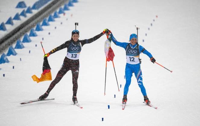 MILANO CORTINA 2026 - OLYMPISCHE WINTERSPIELE - ANTERSELVA - BIATHLON - 12,5KM MASSENSTART FRAUEN ** NUR FÜR REDAKTIONELLE ZWECKE ** EDITORIAL USE ONLY **<p>21 02 2026-Anterselva: Olympische Winterspiele Milano Cortina 2026 Biathlon Anterselva Biathlon Arena - Antholz Event: 12,5km Massenstart Frauen im Foto: Franziska Preuss 13 (GER) und Dorothea Wierer 12 (ITA), rechts, gehen zum Abschluss der Karriere auf eine gemeinsame Ehrenrunde. ( Italien Venetien Antholz Copyright: SaschaxFromm *** MILANO CORTINA 2026 OLYMPIC WINTER GAMES ANTERSELVA BIATHLON 12.5KM MASS START WOMEN FOR EDITORIAL PURPOSES ONLY EDITORIAL USE ONLY p 21 02 2026 Anterselva Olympic Winter Games Milano Cortina 2026 Biathlon Anterselva Biathlon Arena Antholz Event 12,5km mass start women in the photo Franziska Preuss 13 GER and Dorothea Wierer 12 ITA , right, go on a joint lap of honor at the end of their careers Italy Veneto Anterselva Copyright SaschaxFromm Copyright: SaschaxFromm doc84oa8t5yyfn1354p1cgf ,EDITORIAL USE ONLY