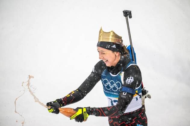 MILANO CORTINA 2026 - OLYMPISCHE WINTERSPIELE - ANTERSELVA - BIATHLON - 12,5KM MASSENSTART FRAUEN ** NUR FÜR REDAKTIONELLE ZWECKE ** EDITORIAL USE ONLY **<p>21 02 2026-Anterselva: Olympische Winterspiele Milano Cortina 2026 Biathlon Anterselva Biathlon Arena - Antholz Event: 12,5km Massenstart Frauen im Foto: Franziska Preuss 13 (GER) feiert nach ihrem letzten Renne n. ( Italien Venetien Antholz Copyright: SaschaxFromm *** MILANO CORTINA 2026 OLYMPIC WINTER GAMES ANTERSELVA BIATHLON 12.5KM MASS START WOMEN FOR EDITORIAL PURPOSES ONLY EDITORIAL USE ONLY p 21 02 2026 Anterselva Olympic Winter Games Milano Cortina 2026 Biathlon Anterselva Biathlon Arena Antholz Event 12,5km mass start women in photo Franziska Preuss 13 GER celebrates after her last race n Italy Veneto Antholz Copyright SaschaxFromm Copyright: SaschaxFromm doc84oa9psdsjc1bokfpcgq ,EDITORIAL USE ONLY