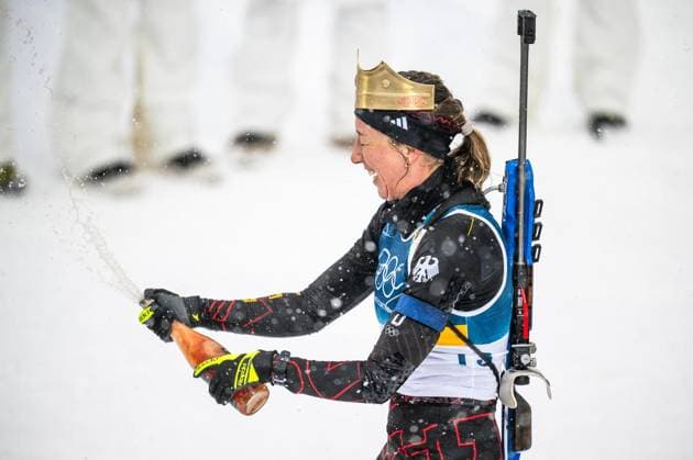 MILANO CORTINA 2026 - OLYMPISCHE WINTERSPIELE - ANTERSELVA - BIATHLON - 12,5KM MASSENSTART FRAUEN ** NUR FÜR REDAKTIONELLE ZWECKE ** EDITORIAL USE ONLY **<p>21 02 2026-Anterselva: Olympische Winterspiele Milano Cortina 2026 Biathlon Anterselva Biathlon Arena - Antholz Event: 12,5km Massenstart Frauen im Foto: Franziska Preuss 13 (GER) feiert nach ihrem letzten Renne n. ( Italien Venetien Antholz Copyright: SaschaxFromm *** MILANO CORTINA 2026 OLYMPIC WINTER GAMES ANTERSELVA BIATHLON 12.5KM MASS START WOMEN FOR EDITORIAL PURPOSES ONLY EDITORIAL USE ONLY p 21 02 2026 Anterselva Olympic Winter Games Milano Cortina 2026 Biathlon Anterselva Biathlon Arena Antholz Event 12,5km mass start women in photo Franziska Preuss 13 GER celebrates after her last race n Italy Veneto Antholz Copyright SaschaxFromm Copyright: SaschaxFromm doc84oa9q129n68ms5zcfk ,EDITORIAL USE ONLY