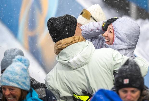 MILANO CORTINA 2026 - OLYMPISCHE WINTERSPIELE - ANTERSELVA - BIATHLON - 12,5KM MASSENSTART FRAUEN ** NUR FÜR REDAKTIONELLE ZWECKE ** EDITORIAL USE ONLY **<p>21 02 2026-Anterselva: Olympische Winterspiele Milano Cortina 2026 Biathlon Anterselva Biathlon Arena - Antholz Event: 12,5km Massenstart Frauen im Foto: Franziska Preuss 13 (GER) feiert nach ihrem letzten Renne n mit Frund Simon Schempp. ( Italien Venetien Antholz Copyright: SaschaxFromm *** MILANO CORTINA 2026 OLYMPIC WINTER GAMES ANTERSELVA BIATHLON 12.5KM MASS START WOMEN FOR EDITORIAL PURPOSES ONLY p 21 02 2026 Anterselva Olympic Winter Games Milano Cortina 2026 Biathlon Anterselva Biathlon Arena Antholz Event 12,5km mass start women in photo Franziska Preuss 13 GER celebrates after her last race with friend Simon Schempp Italy Veneto Antholz Copyright SaschaxFromm Copyright: SaschaxFromm doc84oa9rk9ncz5p2b1bv1 ,EDITORIAL USE ONLY
