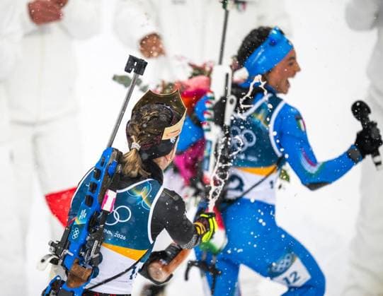 MILANO CORTINA 2026 - OLYMPISCHE WINTERSPIELE - ANTERSELVA - BIATHLON - 12,5KM MASSENSTART FRAUEN ** NUR FÜR REDAKTIONELLE ZWECKE ** EDITORIAL USE ONLY **<p>21 02 2026-Anterselva: Olympische Winterspiele Milano Cortina 2026 Biathlon Anterselva Biathlon Arena - Antholz Event: 12,5km Massenstart Frauen im Foto: Franziska Preuss 13 (GER) und Dorothea Wierer 12 (ITA), rechts, nach ihrem letzten Rennen. ( Italien Venetien Antholz Copyright: SaschaxFromm *** MILANO CORTINA 2026 OLYMPIC WINTER GAMES ANTERSELVA BIATHLON 12.5KM MASS START WOMEN FOR EDITORIAL PURPOSES ONLY EDITORIAL USE ONLY p 21 02 2026 Anterselva Olympic Winter Games Milano Cortina 2026 Biathlon Anterselva Biathlon Arena Antholz Event 12,5km mass start women in the photo Franziska Preuss 13 GER and Dorothea Wierer 12 ITA , right, after their last race Italy Veneto Antholz Copyright SaschaxFromm Copyright: SaschaxFromm doc84oa9rlcg3auegqb221f ,EDITORIAL USE ONLY