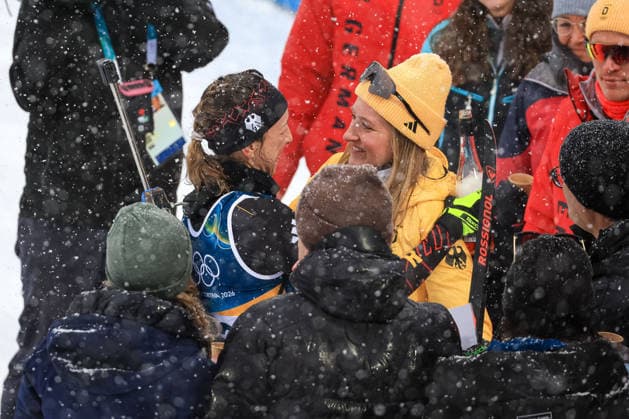 GIOCHI OLIMPICI - Olimpiadi Invernali Milano-Cortina 2026 - Biathlon Women s 12.5km Mass Start Franziska Preuss (GER) celebrates her last race of her career at the end of the Olympic Winter games, Winterspiele,Spiele, Summer games Milano-Cortina 2026, Biathlon Women s 12.5km Mass Start on February 21, 2026 at Antholz-Anterselva Biathlon Arena in Anterselva, Italy Cortina D Ampezzo Italy  Copyright: xIPAxSport ABACAx