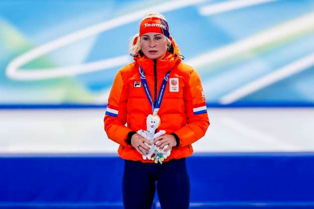 winner Marijke Groenewoud of the Netherlands looks on during the medal ceremony after Women s Mass Start Final, Milano Cortina 2026 Winter Olympics: Day 15, Speed skating, Eisschnelllauf - Milano Cortina 2026 Winter Olympics: Day 15, Milano Speed Skating Stadium, February 21, 2026, Milan, Italy.