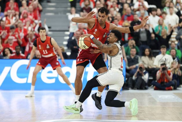 Ibrahim Watson BMA365 Bamberg Baskets, 02 with Oscar da Silva FC Bayern Basketball, 01 , GER, FC Bayern Basketball vs BMA365 Bamberg Baskets, Basketball, BBL Cup, BMW TOP FOUR, Semi-final, 2025 2026 season, 21 02 2026, GER, FC Bayern Basketball vs BMA365 Bamberg Baskets, Basketball, BBL Cup, BMW TOP FOUR, Semi-final, 2025 2026 season, 21 02 2026 Munich Copyright: xEibner-Pressefoto JennixMaulx EP_JML