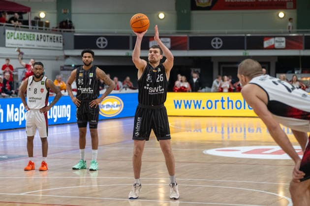 Till Joenke Tigers Tuebingen, 26 on free throw Bayer Giants Leverkusen vs Tigers Tuebingen, Basketball, Barmer 2 Basketball Bundesliga, 24 Matchday, Season 2025 2026, 21 02 2026 Bayer Giants Leverkusen vs Tigers Tuebingen, Basketball, Barmer 2 Basketball Bundesliga, Pro A, 24 Matchday, Season 2025 2026, 21 02 2026 Leverkusen Copyright: xEibner-Pressefoto ThomasxHaeslerx EP_THR