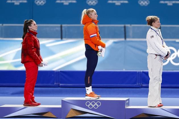 MILAN , 21-02-2026 , Milano Speed skating, Eisschnelllauf Stadium , Olympic Winter games, Winterspiele,Spiele, Summer games 2026 - Speed Skating mass start final ladies, Picture shows Ivanie Blondin (silver) Marijke Groenewoud (gold), Mia Manganello (bronze) Olympic Winter Games 2026 - Speed Skating mass start  x201787792x Copyright: