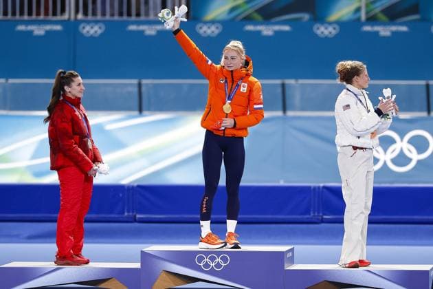 MILAN , 21-02-2026 , Milano Speed skating, Eisschnelllauf Stadium , Olympic Winter games, Winterspiele,Spiele, Summer games 2026 - Speed Skating mass start final ladies, Picture shows Ivanie Blondin (silver) Marijke Groenewoud (gold), Mia Manganello (bronze) Olympic Winter Games 2026 - Speed Skating mass start  x201787794x Copyright: