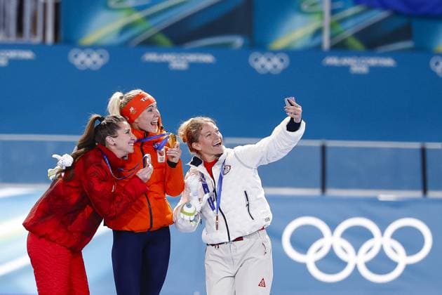 MILAN , 21-02-2026 , Milano Speed skating, Eisschnelllauf Stadium , Olympic Winter games, Winterspiele,Spiele, Summer games 2026 - Speed Skating mass start final ladies, Picture shows Ivanie Blondin (silver) Marijke Groenewoud (gold), Mia Manganello (bronze) Olympic Winter Games 2026 - Speed Skating mass start  x201787805x Copyright: