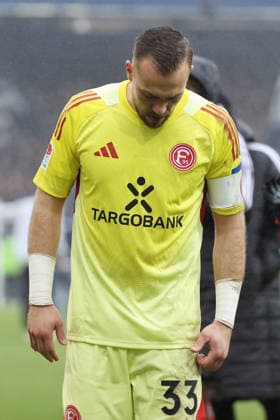 21 02 2026, xtvx, Fussball 2 Bundesliga, SV Darmstadt 98 Fortuna Duesseldorf v l Torwart Florian Kastenmeier Fortuna Duesseldorf nach dem Spiel, after the match enttaeuscht, enttaeuscht schauenend, dissapointed DFL DFB REGULATIONS PROHIBIT ANY USE OF PHOTOGRAPHS as IMAGE SEQUENCES and or QUASI VIDEO Darmstadt
