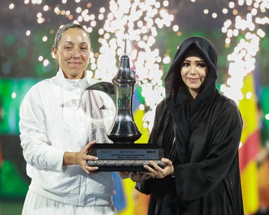 Sheikha Latifa und Siegerin Jessica Pegula den Pokal, Siegerehrung, Presentation Dubai Duty Free Tennis Championships, Dubai, U.A.E. *** Sheikha Latifa and winner Jessica Pegula with the trophy, award ceremony, Presentation Dubai Duty Free Tennis Championships, Dubai, U A E Copyright: xJuergenxHasenkopfx