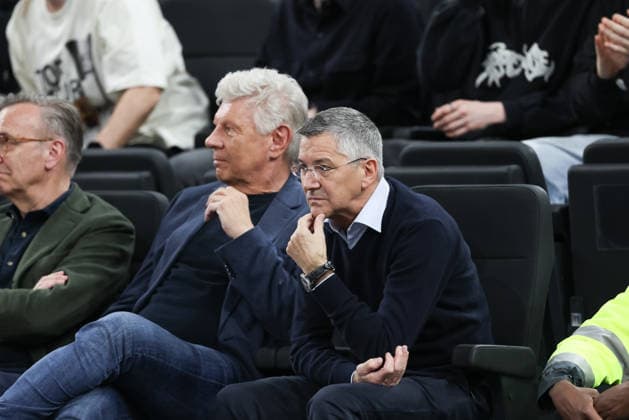 Herbert Hainer FC Bayern Muenchen, President disappointed after the defeat, with Dieter Reiter, GER, FC Bayern Basketball vs BMA365 Bamberg Baskets, Basketball, BBL Pokal, BMW TOP FOUR, Semi-final, 2025 2026 season, 21 02 2026, GER, FC Bayern Basketball vs BMA365 Bamberg Baskets, Basketball, BBL Pokal, BMW TOP FOUR, Semi-final, 2025 2026 season, 21 02 2026 Muenchen Copyright: xEibner-Pressefoto JennixMaulx EP_JML
