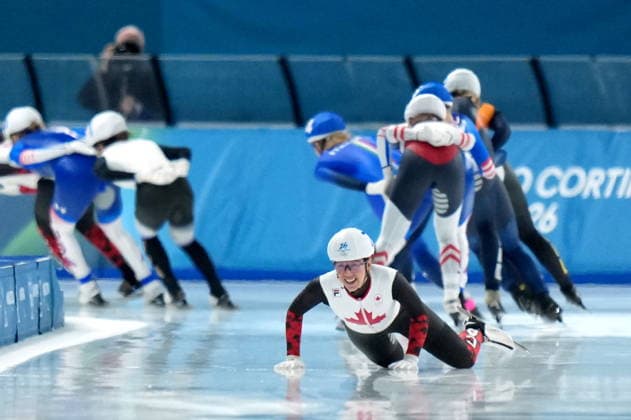 February 21, 2026, Milan, Italy: Canada s VALERIE MALTAIS wipes out during the women s mass start short track Speed skating, Eisschnelllauf final at the 2026 Milano Cortina Winter Olympics. She got up and finished fifth. Olympics 2026: Milano Cortina: Short Track Speed Skating Women s Mass Start  - ZUMAc35_ 20260221_zaf_c35_071 Copyright: xDarrylxDyckx