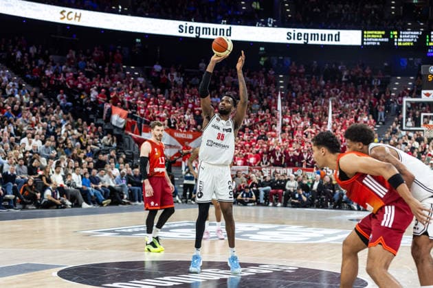 GER, BMW Top Four, Basketball BBL Pokal, semi-final, FC Bayern München Basketball BMA365 Bamberg Baskets 21 02 2026, SAP Garden, Munich, GER, BMW Top Four, Basketball BBL Pokal, semi-final, FC Bayern München Basketball BMA365 Bamberg Baskets Ejiofor Onu BMA365 Bamberg Baskets, 35 at a free throw Photo Alexander Trienitz Munich SAP Garden Bayern Germany