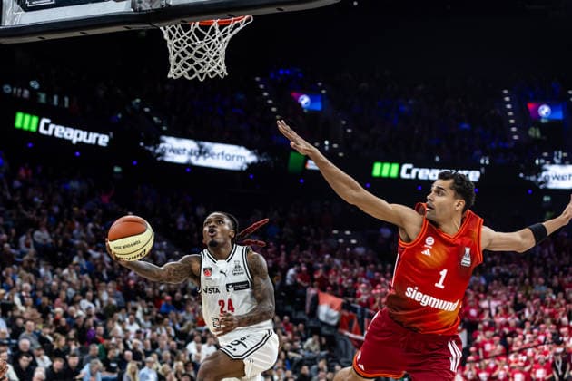 GER, BMW Top Four, Basketball BBL Cup, semi-final, FC Bayern München Basketball BMA365 Bamberg Baskets 21 02 2026, SAP Garden, Munich, GER, BMW Top Four, Basketball BBL Cup, semi-final, FC Bayern München Basketball BMA365 Bamberg Baskets Cobe Williams BMA365 Bamberg Baskets, 24 , Oscar da Silva FC Bayern München Basketball 1 Photo Alexander Trienitz Munich SAP Garden Bayern Germany