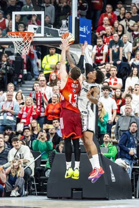 GER, BMW Top Four, Basketball BBL Pokal, semi-final, FC Bayern München Basketball BMA365 Bamberg Baskets 21 02 2026, SAP Garden, Munich, GER, BMW Top Four, Basketball BBL Pokal, semi-final, FC Bayern München Basketball BMA365 Bamberg Baskets Andreas Obst FC Bayern München Basketball 13 , Demarcus Demonia BMA365 Bamberg Baskets, 8 Photo Alexander Trienitz Munich SAP Garden Bayern Germany