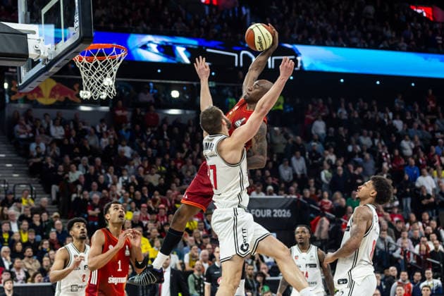 GER, BMW Top Four, Basketball BBL Pokal, semi-final, FC Bayern München Basketball BMA365 Bamberg Baskets 21 02 2026, SAP Garden, Munich, GER, BMW Top Four, Basketball BBL Pokal, semi-final, FC Bayern München Basketball BMA365 Bamberg Baskets Isiaha Mike FC Bayern München Basketball 22 , Moritz Krimmer BMA365 Bamberg Baskets, 27 Photo Alexander Trienitz Munich SAP Garden Bayern Germany