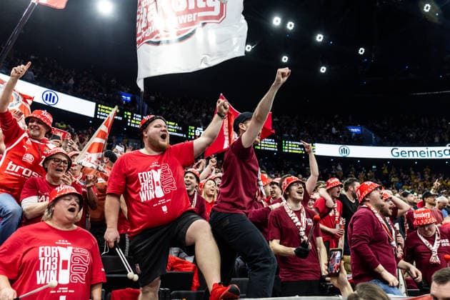 GER, BMW Top Four, Basketball BBL Cup, semi-final, FC Bayern Munich Basketball BMA365 Bamberg Baskets 21 02 2026, SAP Garden, Munich, GER, BMW Top Four, Basketball BBL Cup, semi-final, FC Bayern Munich Basketball BMA365 Bamberg Baskets Fans of BMA365 Bamberg Baskets cheering Photo Alexander Trienitz Munich SAP Garden Bayern Germany