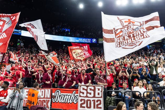 GER, BMW Top Four, Basketball BBL Cup, semi-final, FC Bayern Munich Basketball BMA365 Bamberg Baskets 21 02 2026, SAP Garden, Munich, GER, BMW Top Four, Basketball BBL Cup, semi-final, FC Bayern Munich Basketball BMA365 Bamberg Baskets Fans of BMA365 Bamberg Baskets cheering Photo Alexander Trienitz Munich SAP Garden Bayern Germany