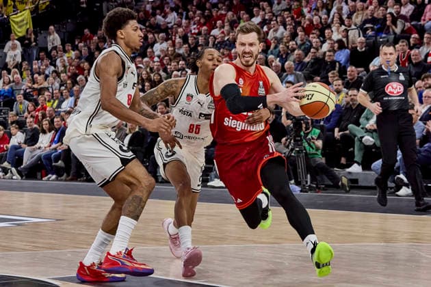 German Basketball BBL Cup, FC Bayern Munich Basketball vs BMA365 Bamberg BASKETS, Munich FC Bayern Basketball, Bamberg Baskets MBA365, 2026 02 21 in Munich SAP Garden OBST Andreas FC Bayern Basketball Shooting Guard SG Nr13 FCBB13 , CROWLEY Austin BMA365 Bamberg BASKETS Shooting Guard SG Nr85 BAM85 , DEMONIA Demarcus BMA365 Bamberg BASKETS Power Forward PF Nr8 BAM8 sportworld Munich SAP Garden Bayern Germany