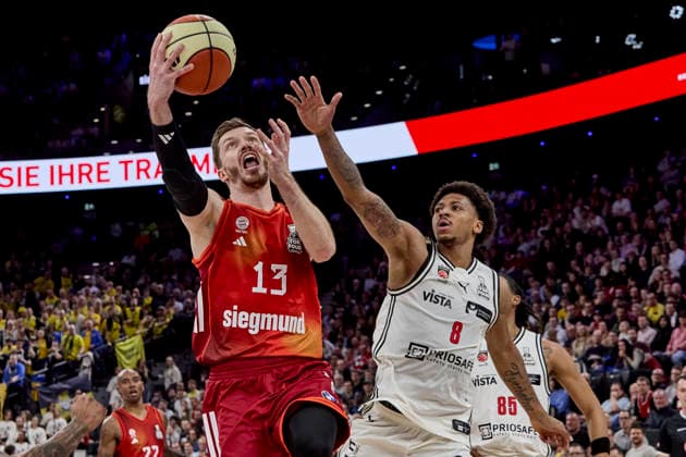German Basketball BBL Cup, FC Bayern Munich Basketball vs BMA365 Bamberg BASKETS, Munich FC Bayern Basketball, Bamberg Baskets MBA365, 2026 02 21 in Munich SAP Garden OBST Andreas FC Bayern Basketball Shooting Guard SG Nr13 FCBB13 , DEMONIA Demarcus BMA365 Bamberg BASKETS Power Forward PF Nr8 BAM8 sportworld Munich SAP Garden Bayern Germany