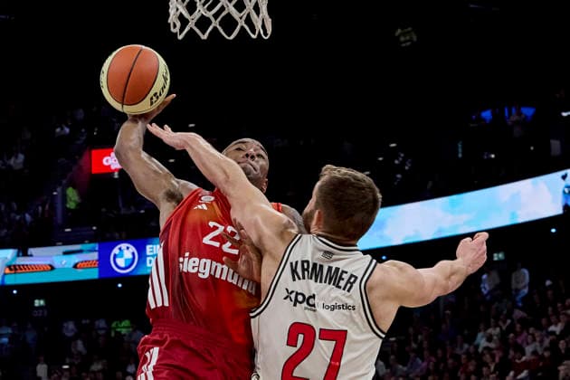 German Basketball BBL Cup, FC Bayern Munich Basketball vs BMA365 Bamberg BASKETS, Munich FC Bayern Basketball, Bamberg Baskets MBA365, 2026 02 21 in Munich SAP Garden MIKE Isiaha FC Bayern Basketball Power Forward PF Nr22 FCBB22 , KRIMMER Moritz BMA365 Bamberg BASKETS Power Forward PF Nr27 BAM27 sportworld Munich SAP Garden Bayern Germany