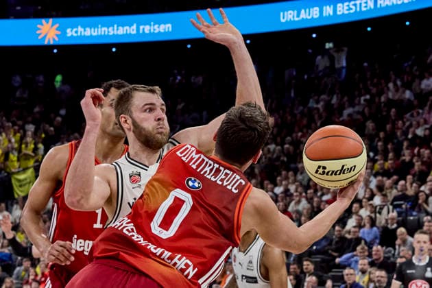 German Basketball BBL Cup, FC Bayern Munich Basketball vs BMA365 Bamberg BASKETS, Munich FC Bayern Basketball, Bamberg Baskets MBA365, 2026 02 21 in Munich SAP Garden DIMITRIJEVIC Nenad FC Bayern Basketball Point Guard PG Nr0 FCBB0 , KRIMMER Moritz BMA365 Bamberg BASKETS Power Forward PF Nr27 BAM27 sportworld Munich SAP Garden Bayern Germany