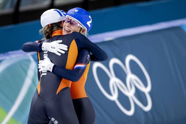 MILAN (L-R) Benthe Kerkhoff and Marijke Groenewoud celebrate Marijke Groenewoud s gold medal after winning the mass start final at the Milan Ice Park during the Winter Olympics in Milan and Cortina d Ampezzo. ROBIN VAN LONKHUIJSEN ANP xVIxANPxSportx xxANPxIVx 551382037 originalFilename: 551382037.jpg