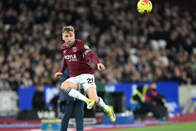 West Ham United v Bournemouth, Premier League West Ham United forward Jarrod Bowen (20) controls the ball during the Premier League match between West Ham United and Bournemouth at the London Stadium, London, UK on 21 February 2026. London London Stadium UK Editorial use only DataCo restrictions apply See www.football-dataco.com , Copyright: xSimonxTraylenx PSI-23788-0005