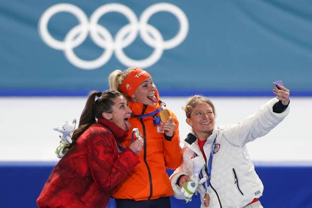 ITALY, MILAN - FEBRUARY 21, 2026: Silver medalist Ivanie Blondin of Canada, gold medalist Marijke Groenewoud of the Netherlands, and bronze medalist Mia Manganello (L-R) of the United States take a selfie during a victory ceremony for the women s mass start Speed skating, Eisschnelllauf race at Milano Speed Skating Stadium during the 2026 Winter Olympic Games, Olympische Spiele, Olympia, OS Peter Kovalev TASS  89047412