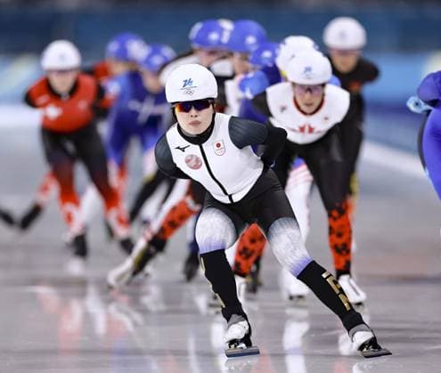 Milan Cortina Olympics: Speed skating, Eisschnelllauf Japanese speed skater Ayano Sato (front) competes in the women s mass start final at the Milan Cortina Olympics on Feb. 21, 2026, at Milano Speed Skating Stadium in Milan.  A14AA0005311903P