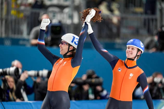 OLYMPICS - Winter Olympic Games, Olympische Spiele, Olympia, OS Milano Cortina 2026 MILAN,ITALY,21.FEB.26 - OLYMPICS, Speed skating, Eisschnelllauf - Winter Olympic Games Milano Cortina 2026, mass start, final, men. Image shows the rejoicing of Jorrit Bergsma and Stijn van de Bunt (NED) with a wig.  GEPAxpictures xRanjithxKumar