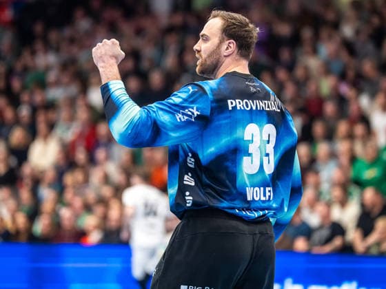 Andreas Wolff THW Kiel, 33 clenches his cheering fist, Frisch Auf Goeppingen vs THW Kiel, Handball, 1 Bundesliga, Men, Season 2025 2026, 21 02 2026, Frisch Auf Goeppingen vs THW Kiel, Handball, 1 Bundesliga, Men, Season 2025 2026, 21 02 2026 Goeppingen Copyright: xEibner-Pressefoto MichaelxSchmidx EP_MST