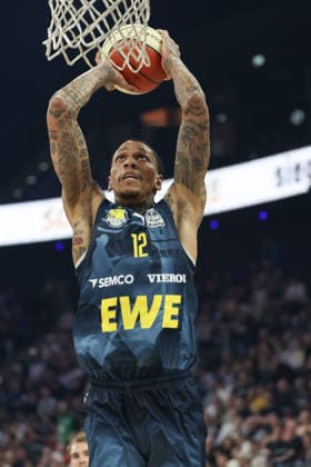 Michale Kyser EWE Baskets Oldenburg, 12 dunk, GER, Alba Berlin vs EWE Baskets Oldenburg, Basketball, BBL Pokal, BMW TOP FOUR, Semifinal, Season 2025 2026, 21 02 2026, GER, Alba Berlin vs EWE Baskets Oldenburg, Basketball, BBL Pokal, BMW TOP FOUR, Semifinal, Season 2025 2026, 21 02 2026 Muenchen Copyright: xEibner-Pressefoto JennixMaulx EP_JML