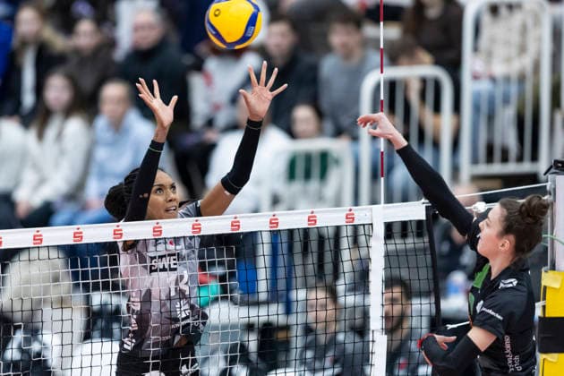 1 Volleyball Bundesliga Women Schwarz Weiss Erfurt vs Ladies in Black Aachen Erfurt 21 02 2026 Alianza Darley 14 Schwarz Weiss Erfurt vs Tsvetelina Ilieva 11 Ladies in Black Aachen 1 Volleyball Bundesliga Women Schwarz Weiss Erfurt vs Ladies in Black Aachen Riethsporthalle Erfurt 21 02 2026 Copyright: xBEAUTIFULxSPORTS Duehringx