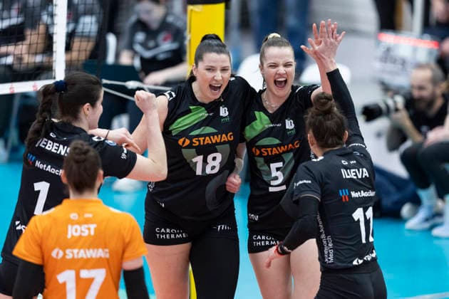 1 Volleyball Bundesliga Women Schwarz Weiss Erfurt vs Ladies in Black Aachen Erfurt 21 02 2026 Cheering Lea Ambrosius 18 Ladies in Black Aachen center and Corina Glaab 5 Ladies in Black Aachen right next to her with Tsvetelina Ilieva 11 Ladies in Black Aachen right , Celine Jebens 1 Ladies in Black Aachen left and Kacey Jost 17 Ladies in Black Aachen below 1 Volleyball Bundesliga Women Schwarz Weiss Erfurt vs Ladies in Black Aachen Riethsporthalle Erfurt 21 02 2026 Copyright: xBEAUTIFULxSPORTS Duehringx