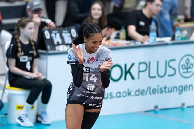 1 Volleyball Bundesliga Women Schwarz Weiss Erfurt vs Ladies in Black Aachen Erfurt 21 02 2026 Alianza Darley 14 Schwarz Weiss Erfurt 1 Volleyball Bundesliga Women Schwarz Weiss Erfurt vs Ladies in Black Aachen Riethsporthalle Erfurt 21 02 2026 Copyright: xBEAUTIFULxSPORTS Duehringx