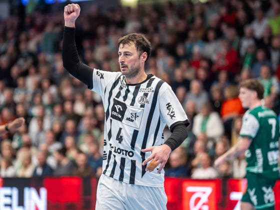 Domagoj Duvnjak THW Kiel, 04 clenches his cheering fist, Frisch Auf Goeppingen vs THW Kiel, Handball, 1 Bundesliga, Men, Season 2025 2026, 21 02 2026, Frisch Auf Goeppingen vs THW Kiel, Handball, 1 Bundesliga, Men, Season 2025 2026, 21 02 2026 Goeppingen Copyright: xEibner-Pressefoto MichaelxSchmidx EP_MST