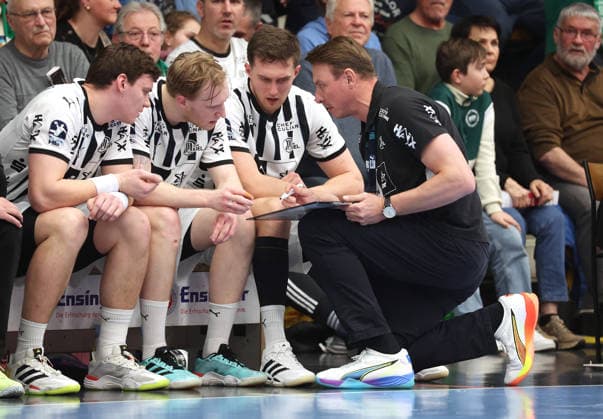 21.02.2026, Deutschland, Göppingen, Handball DAIKIN HBL, FRISCH AUF! Göppingen vs. THW Kiel, THW Trainer Filip Jicha *** 21 02 2026, Germany, Göppingen, Handball DAIKIN HBL, FRISCH AUF Göppingen vs THW Kiel, THW coach Filip Jicha