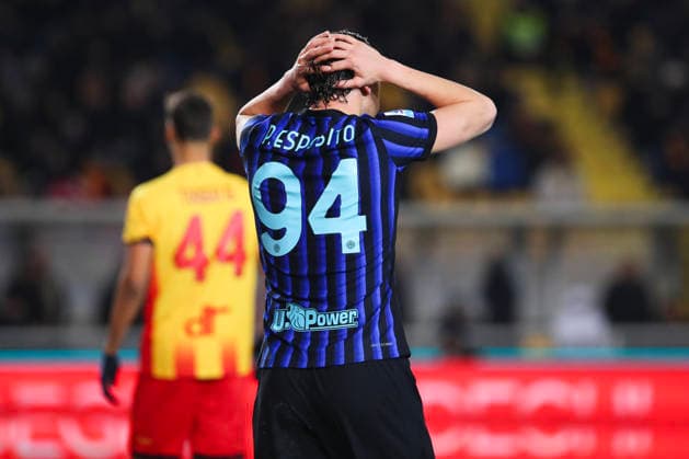Francesco Pio Esposito of FC Internazionale Milano looks dejected during the serie A match between US Lecce and FC Internazionale Milano at Ettore Giardiniero - Via del Mare stadium in Lecce (Italy), February 21, 2026. massimilianoxcarnabuci