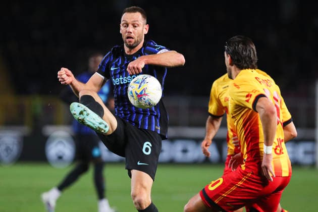Stefan de Vrij of FC Internazionale Milano in action during the serie A match between US Lecce and FC Internazionale Milano at Ettore Giardiniero - Via del Mare stadium in Lecce (Italy), February 21, 2026. massimilianoxcarnabuci