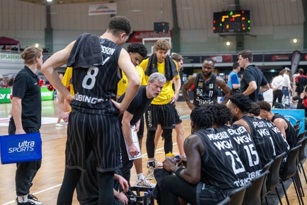 Eric Detlev Tigers Tuebingen, Head Coach gives instructions to his team Bayer Giants Leverkusen vs Tigers Tuebingen, Basketball, Barmer 2 Basketball Bundesliga, 24 Matchday, Season 2025 2026, 21 02 2026 Bayer Giants Leverkusen vs Tigers Tuebingen, Basketball, Barmer 2 Basketball Bundesliga, Pro A, 24 Matchday, Season 2025 2026, 21 02 2026 Leverkusen Copyright: xEibner-Pressefoto ThomasxHaeslerx EP_THR