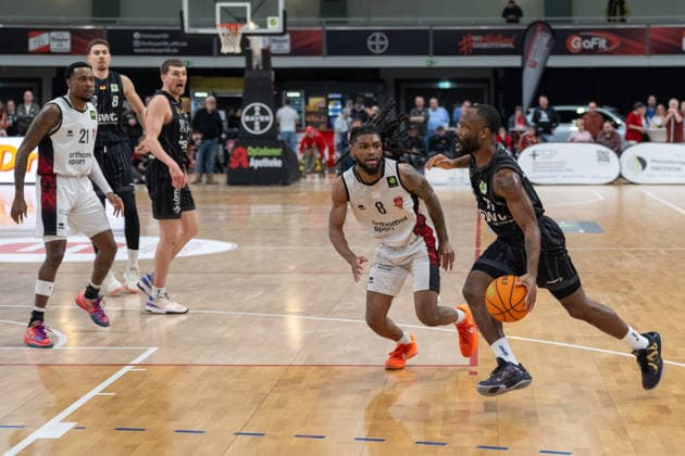 duel between Kobe Langley Bayer Giants Leverkusen, 08 and Jordan Johnson Tigers Tuebingen, 11 Bayer Giants Leverkusen vs Tigers Tuebingen, Basketball, Barmer 2 Basketballbundesliga, 24 Matchday, Season 2025 2026, 21 02 2026 Bayer Giants Leverkusen vs Tigers Tuebingen, Basketball, Barmer 2 Basketballbundesliga, Pro A, 24 Matchday, Season 2025 2026, 21 02 2026 Leverkusen Copyright: xEibner-Pressefoto ThomasxHaeslerx EP_THR